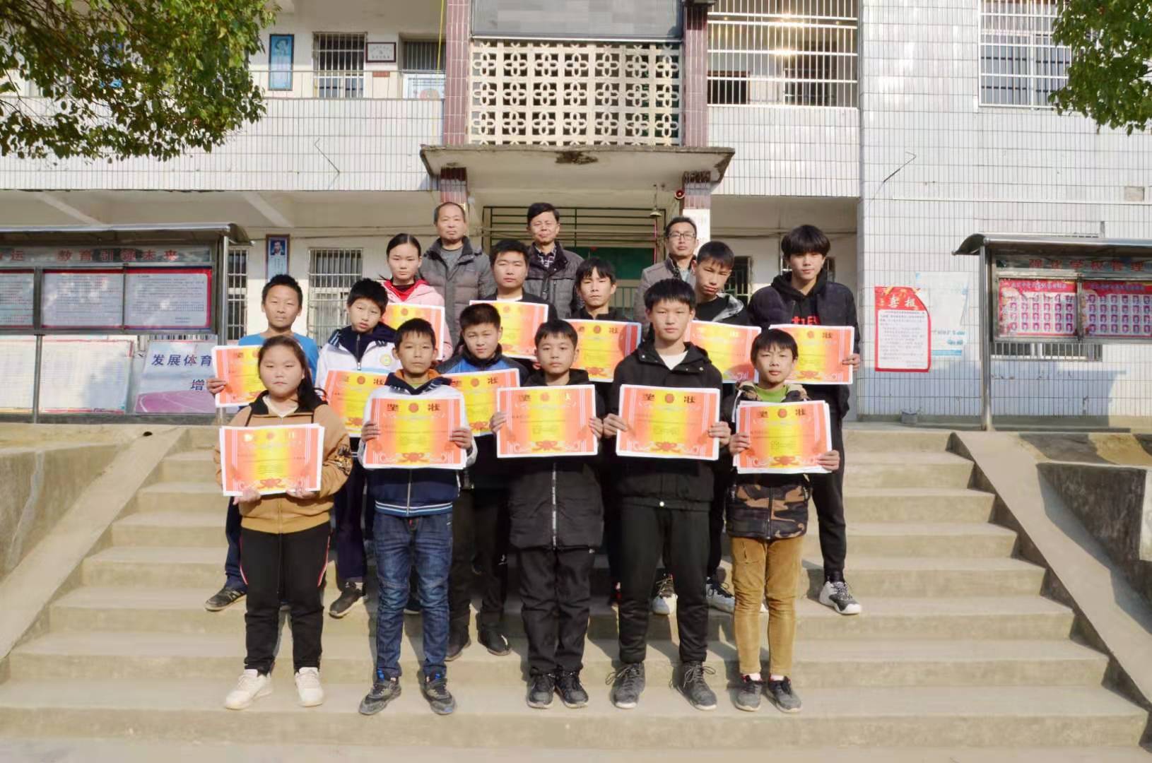 增强体质:湖北蕲春刘河镇大公中学第46届田径运动会召开