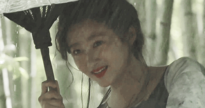 关晓彤再演"青萍公主",离开张艺谋的镜头,演技差距一目了然