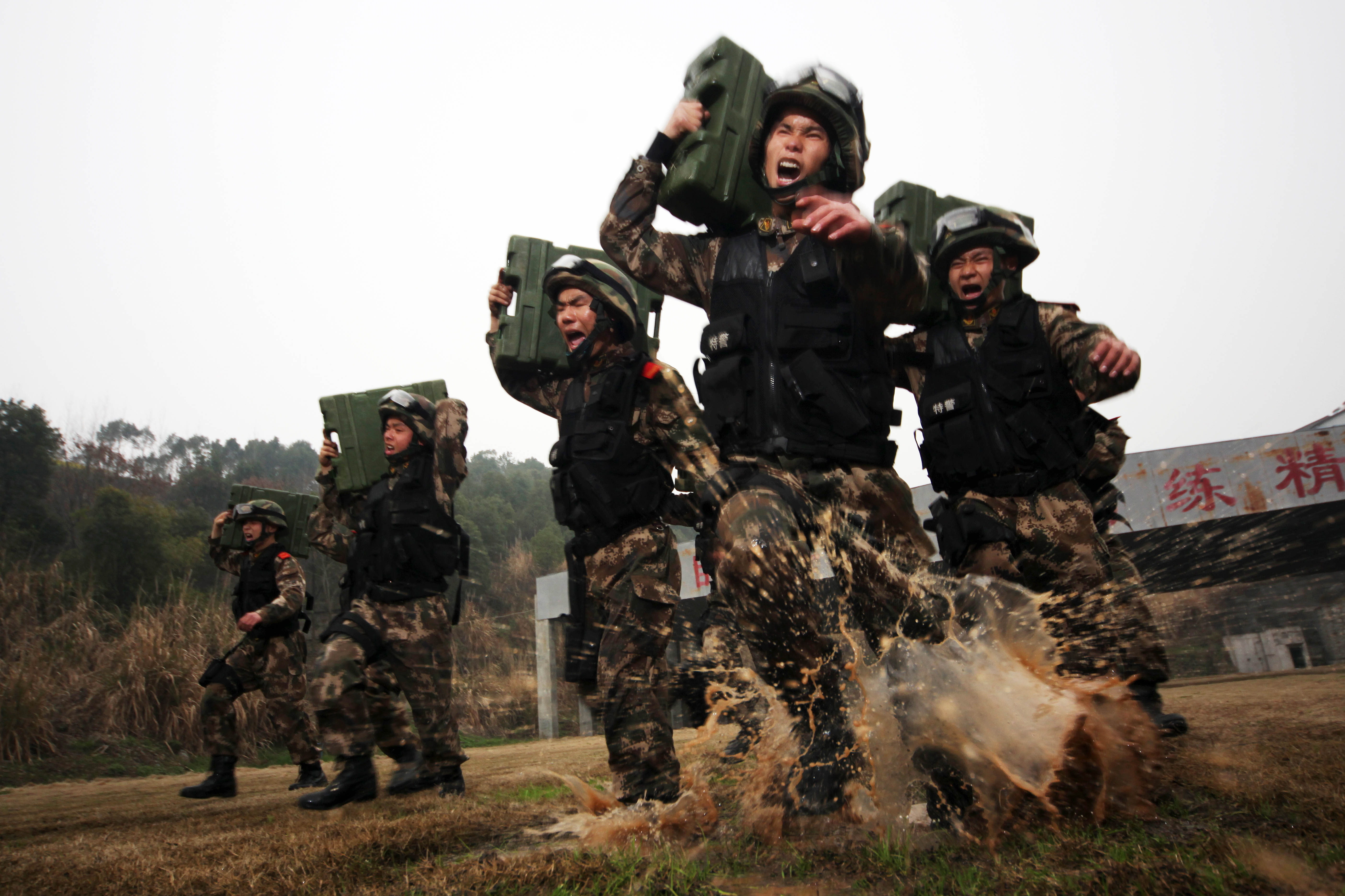 甘守大坝铸忠诚——武警湖北总队宜昌支队执勤十一中队官兵守卫三峡