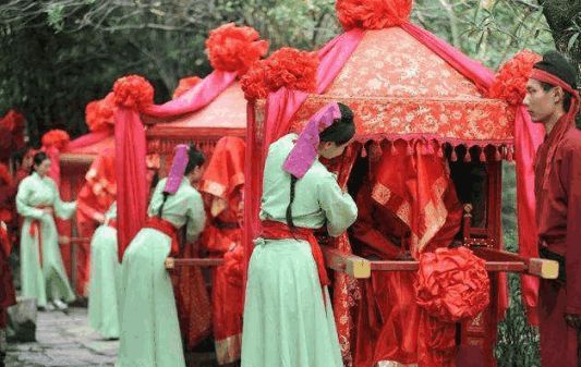 古代女性为何13,14岁,并未发育完全就要嫁人?其实答案很简单!