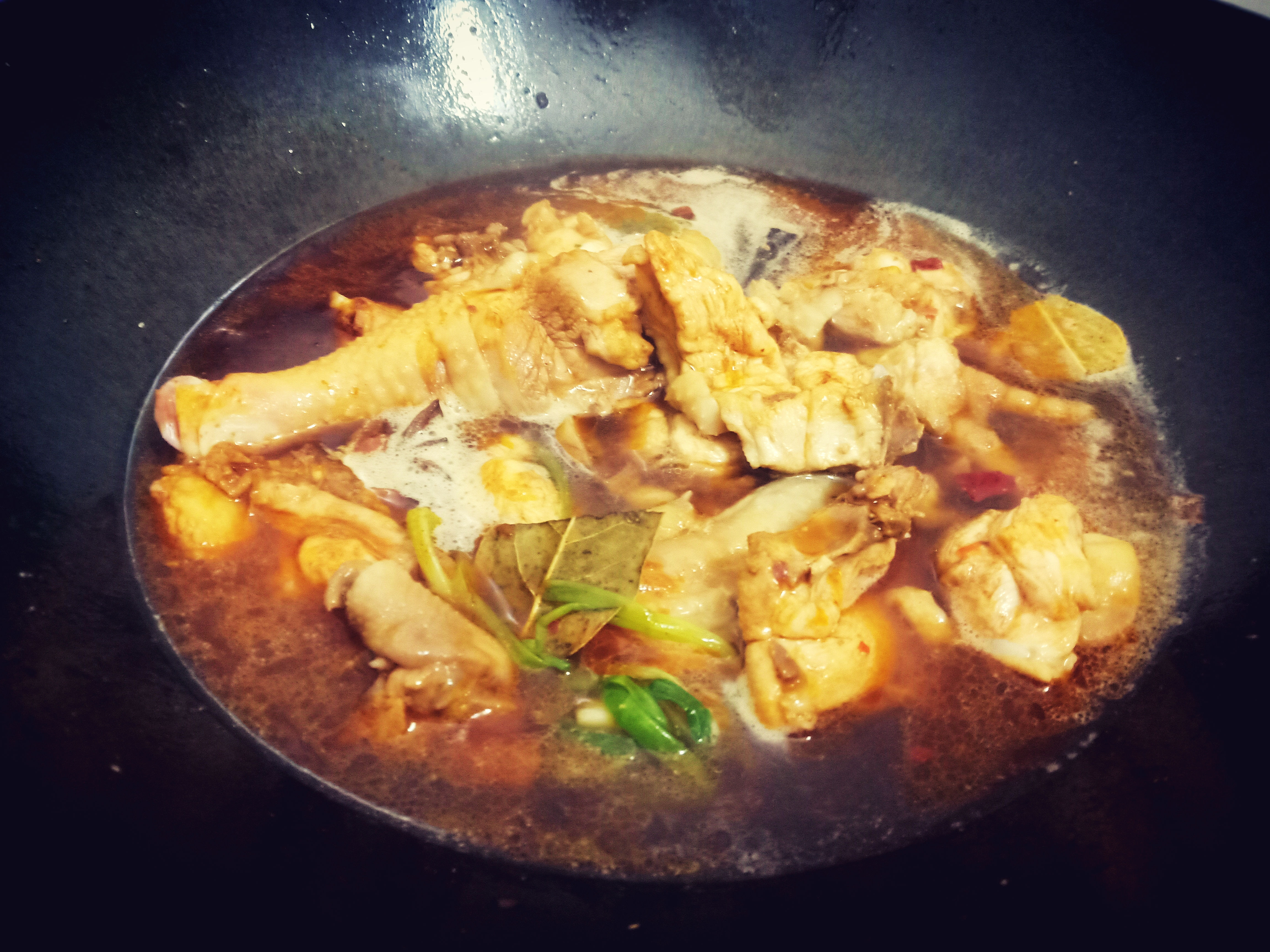 有一种农家的味道,八角香鸡,这样搭配,鸡肉的鲜味就出来了