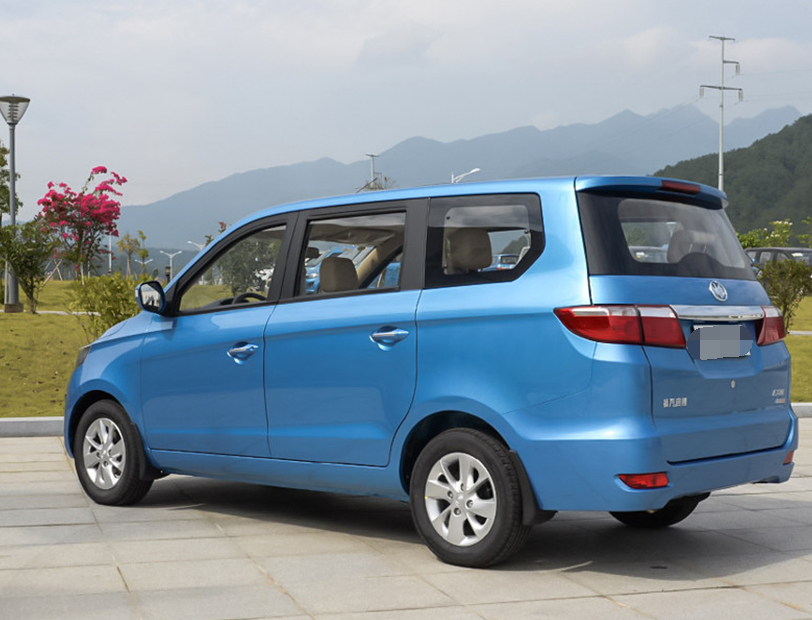 看起来简约,骨子里显得不简单的福汽启腾ex80的入手体验