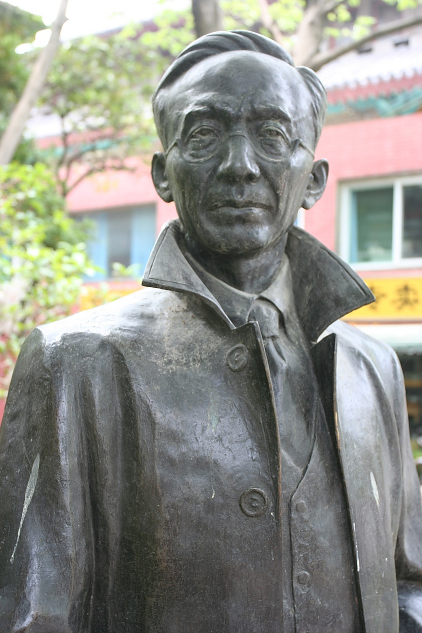 1989年,著名桥梁专家茅以升在生命的最后时刻独自病危,病床前空无一人