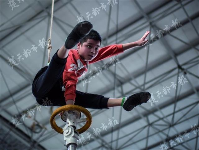 翻滚吧,杂技少年!