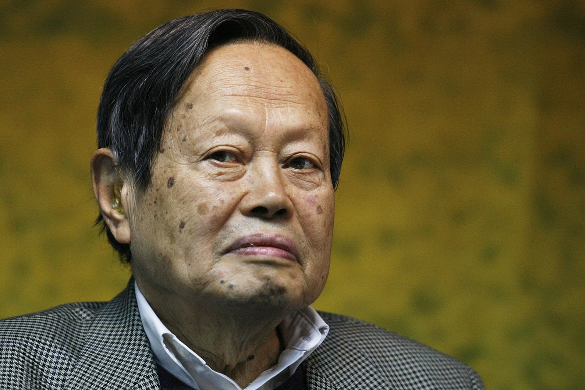 82岁的杨振宁和28岁的姑娘结合,确实是让人匪夷所思,如今98岁的杨振宁