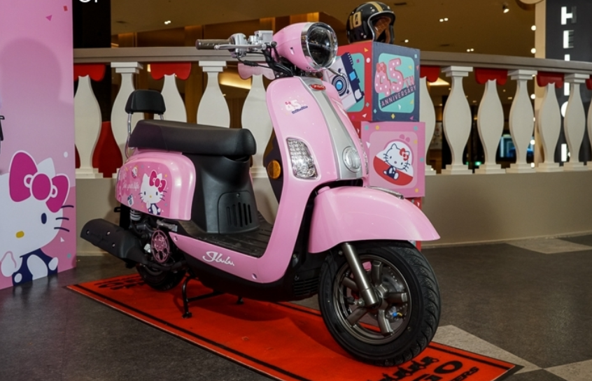 这款小踏板如果引进大陆,以后摩友圈里就不愁没萌妹子啦