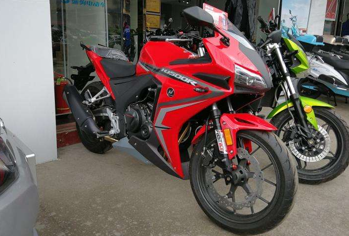 第七台,恒舰 hj500r,这款车对于大家来说估计有点陌生,外观很像本田