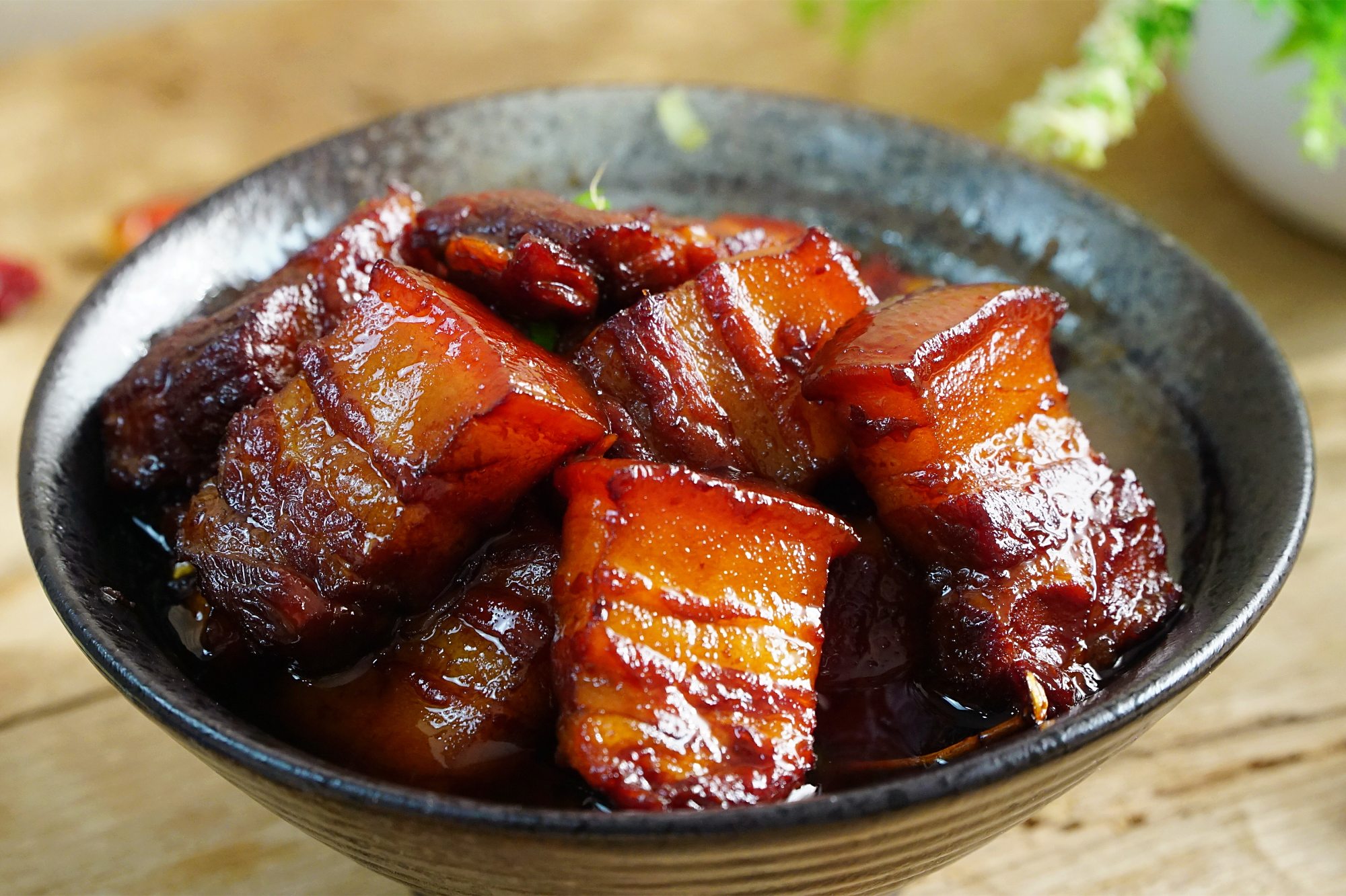 红烧肉快速好吃的做法,半小时出锅,酥烂红亮,肥而不腻,特解馋