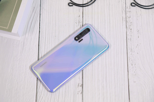 华为nova6 5g图赏:卓越美学诠释平衡艺术 光影色彩造就"幻境之镜"