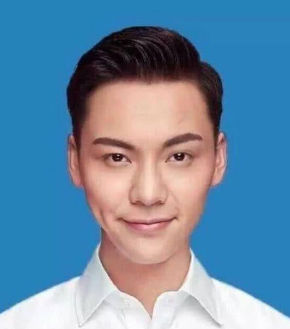 有种"证件照"叫做岳云鹏孙越,别人都是一人一张,而他俩很搞笑