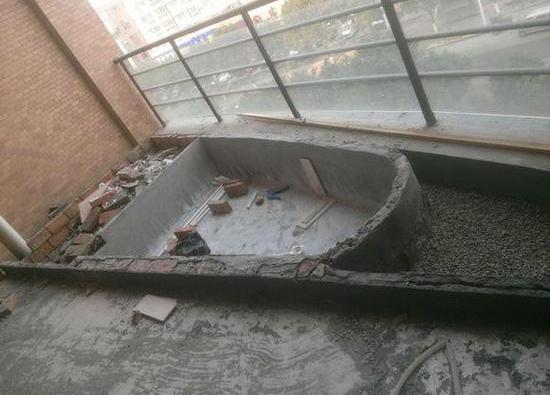 阳台养鱼,亲手做个精致鱼池,承重没有把握,我岂敢动工?