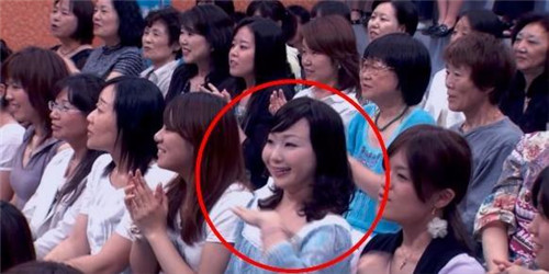 日本神秘歪头姐,脸色惨白脖子扭曲,难道日本都市谣言是真的?
