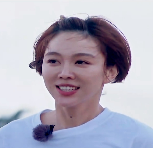 《野生厨房》姜妍教林彦俊舂蒜,方法却是又摔又打,还不停大喊?