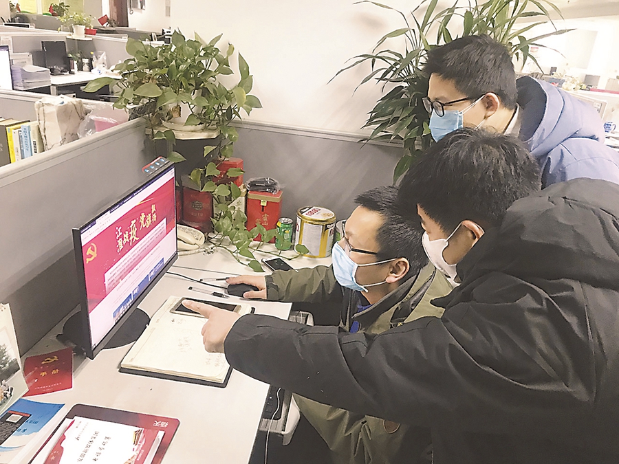 新闻战线的逆行者 新闻战线的逆行者