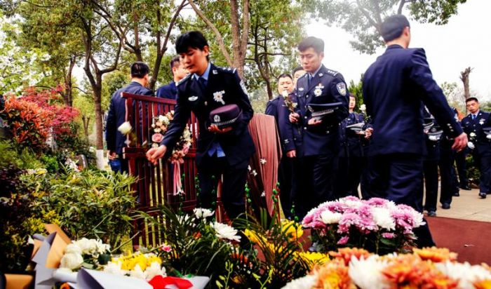 因公殉职庐江民警王玮龙安葬大蜀山烈士陵园