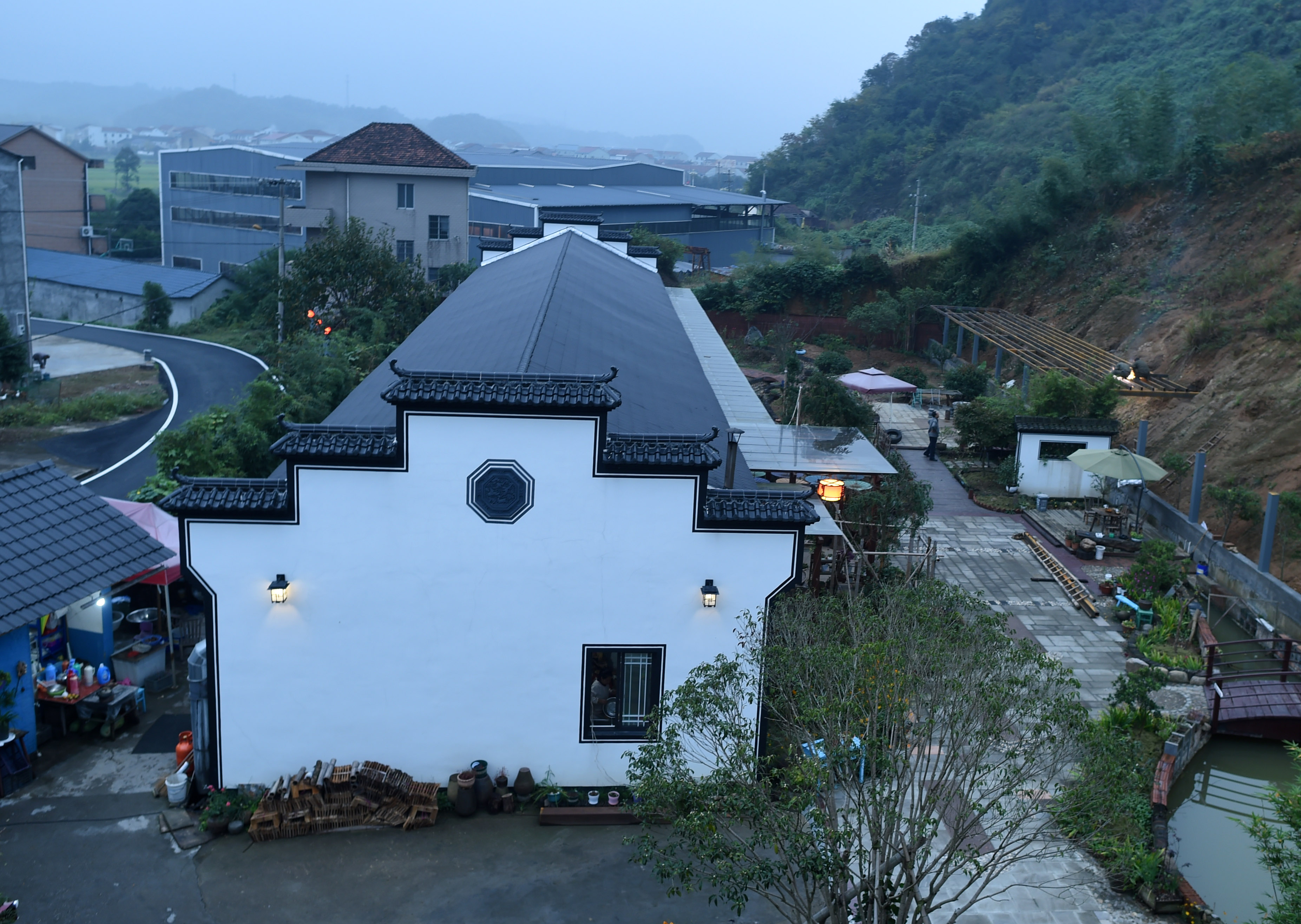 浙江诸暨:废弃猪场变身民宿(1)