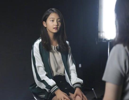 徐峥和家人一同外出,徐小宝正面照曝出,颜值惊艳不输黄多多