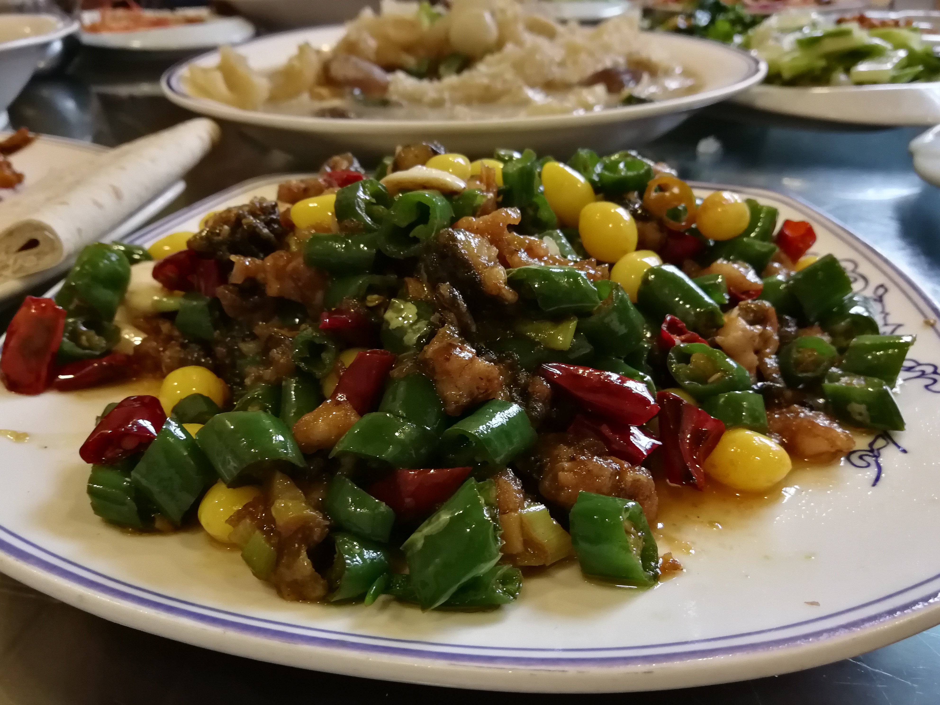 公公要在乡下宴客,婆婆一脸抱怨,看到一桌菜,婆婆笑了