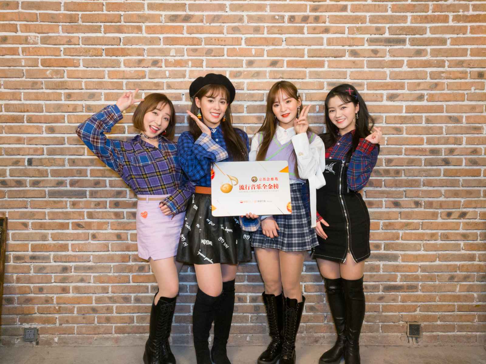 东方少女组合完成"电台首秀" 原创歌手苟瀚中分享生活故事