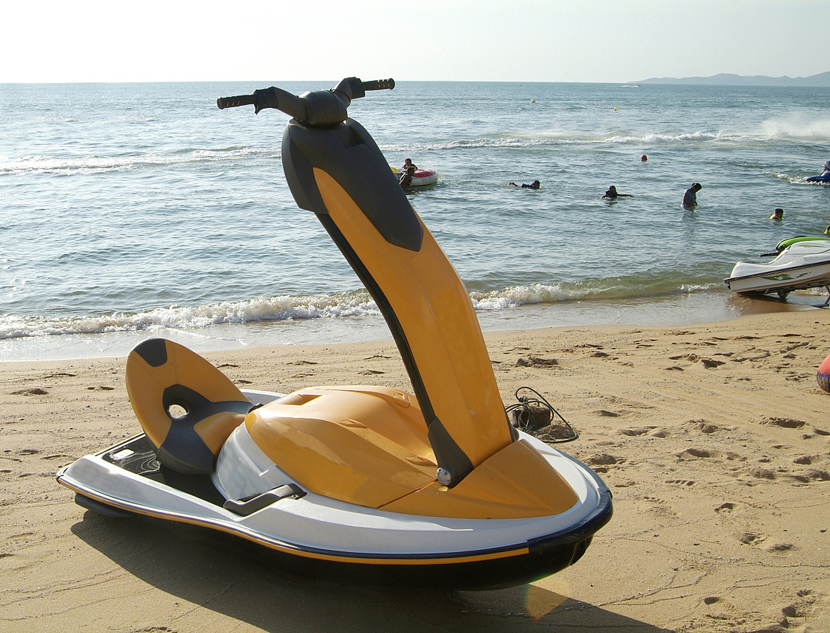 电动滑板冲浪结合了电动滑板和冲浪的乐趣,成为新潮时尚的户外活动.