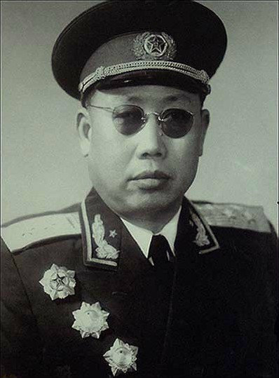 他是开国中将,"九一三事件"后入狱17年,晚年出版回忆录时拒绝改名