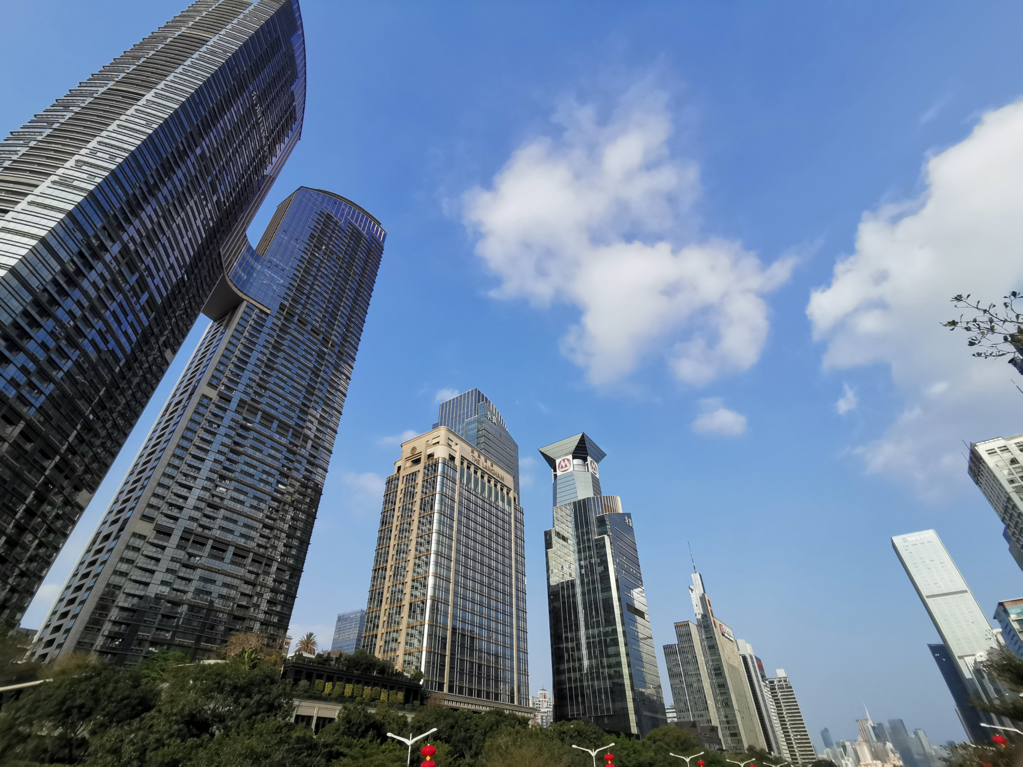 实拍深圳深南大道:几百万人返乡后深圳第一景观大道是啥样?