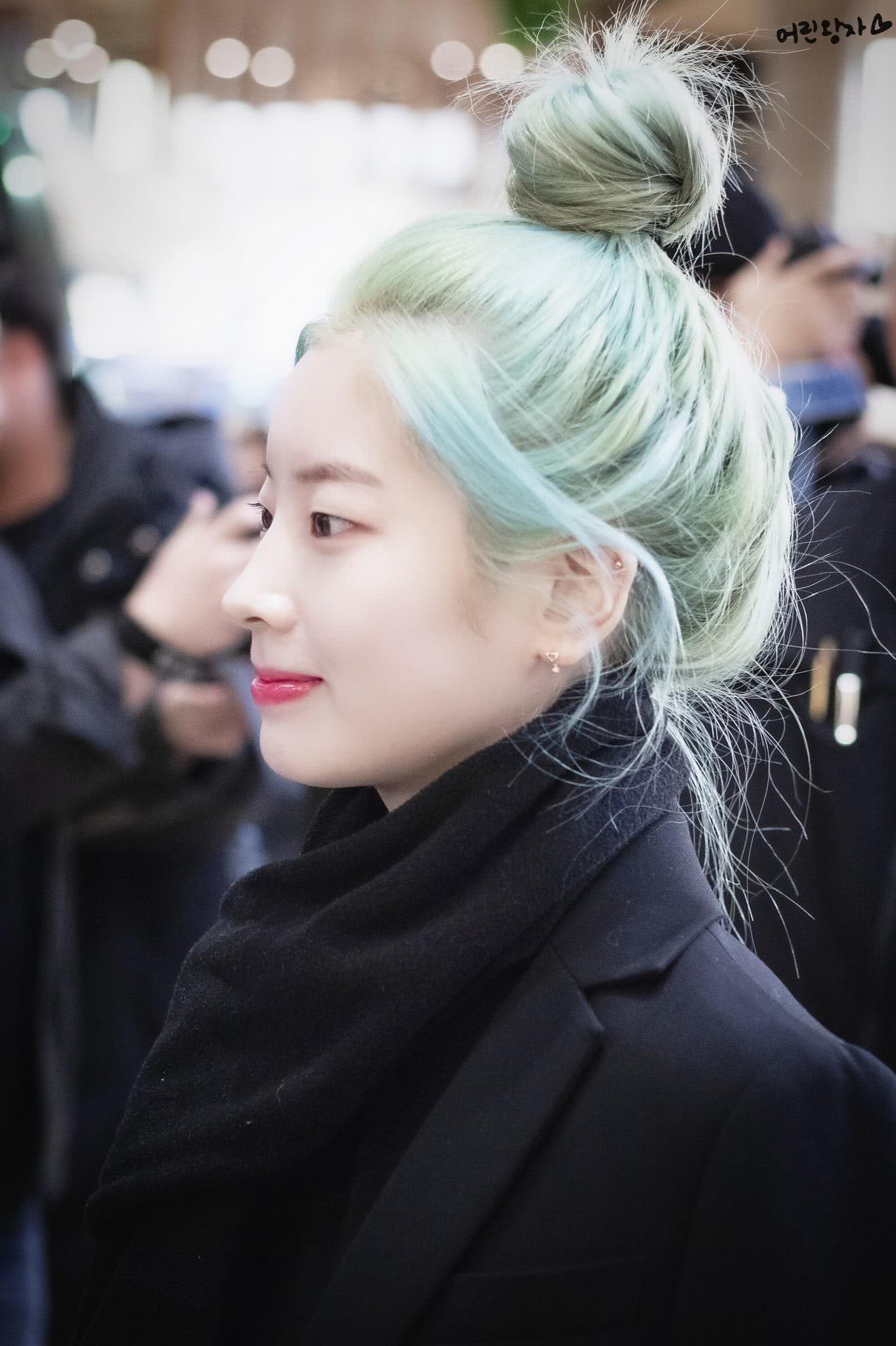 twice多贤染渐变绿发美炸 俏皮可爱少女感十足