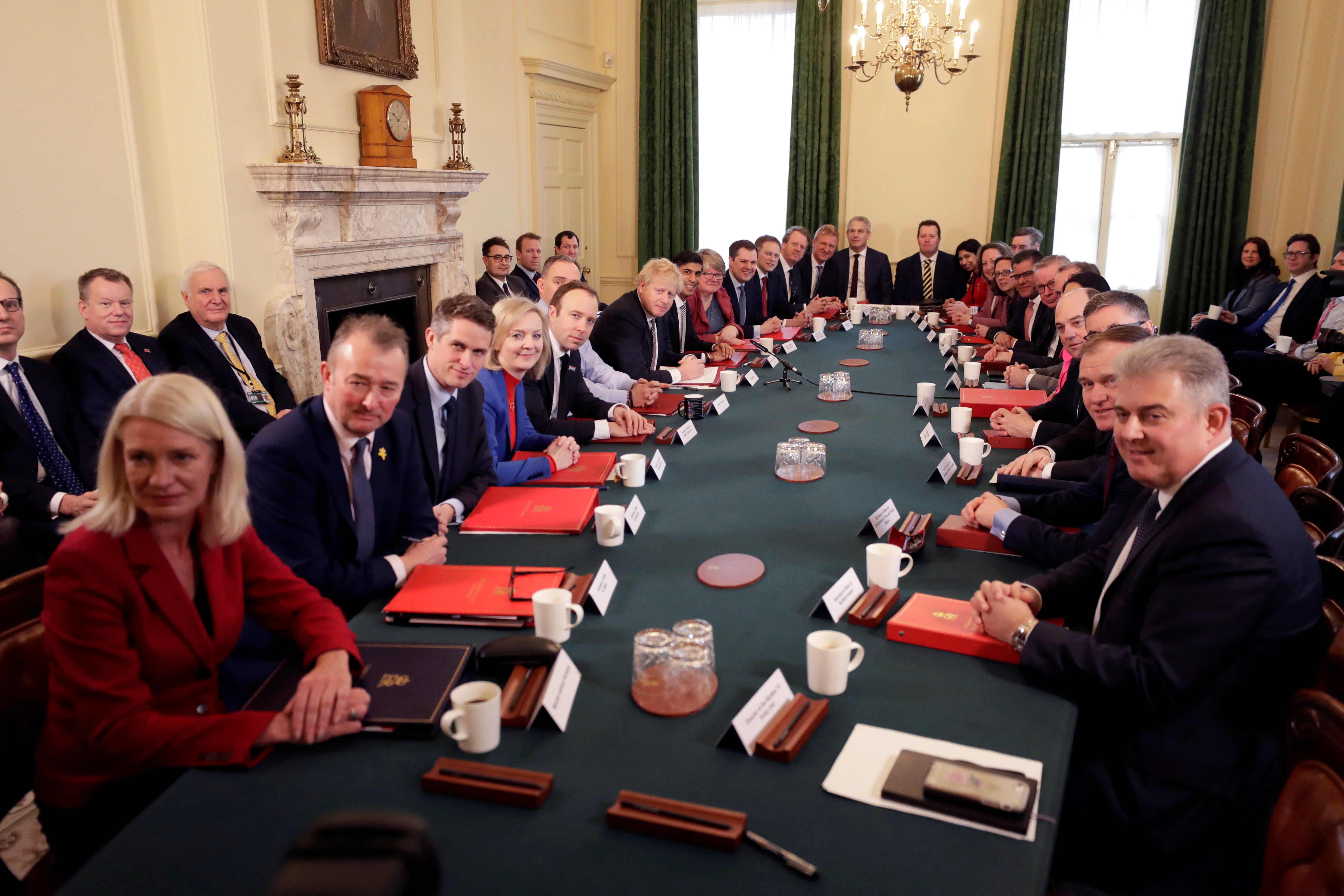 英国:内阁改组后首次会议