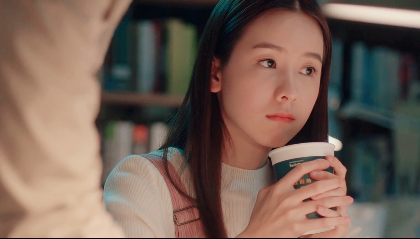 陈都灵《求婚大作战》美图截修,清纯可爱的感觉