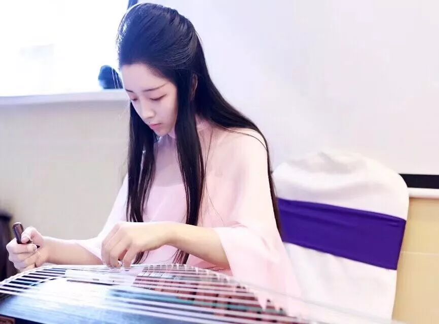 吉林美女青年演奏家金天琪 公益直播教学传承古筝文化