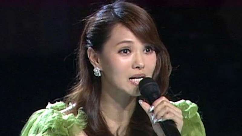 想知道《忐忑》+《情人》两首歌唱出来是什么