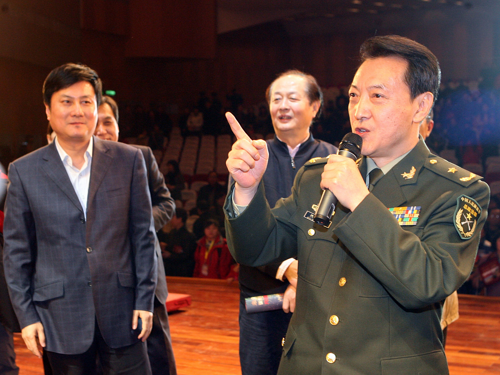 真是没想到,好久不见的著名歌唱家郁钧剑,现在主要的工作是当导师了