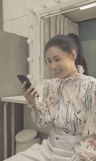 39岁张柏芝重跳樱花舞引回忆杀!衬衫配高腰裤太少女,不愧是颜霸