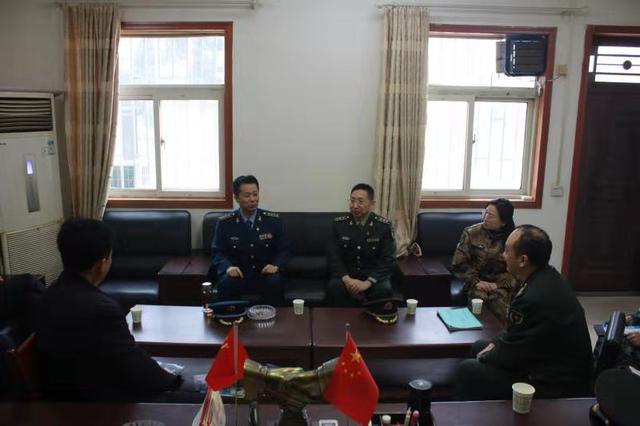 运城军分区司令员毛辉深入帮扶村调研脱贫攻坚工作慰问困难群众