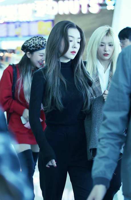 裴珠泫穿西裤亮相,臀部线条圆润性感,视觉冲击太强太迷人!