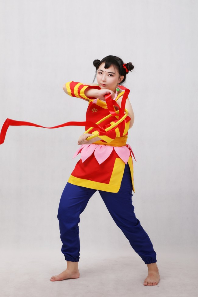 美女cos小哪吒,是不是有点可爱?