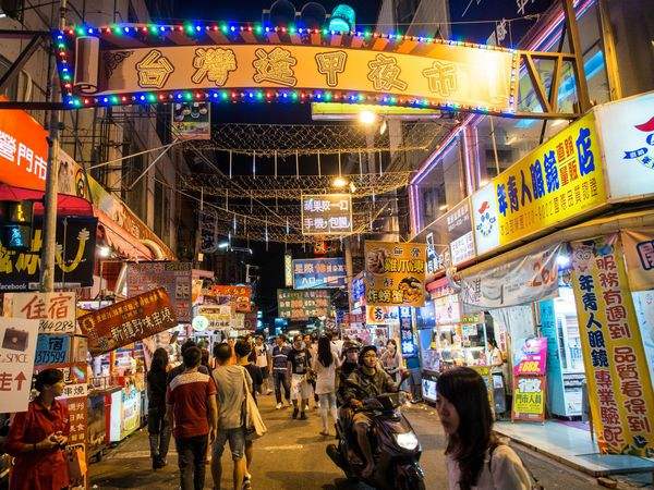 中华路夜市具有四十多年的历史,是台中人本人的最爱龙