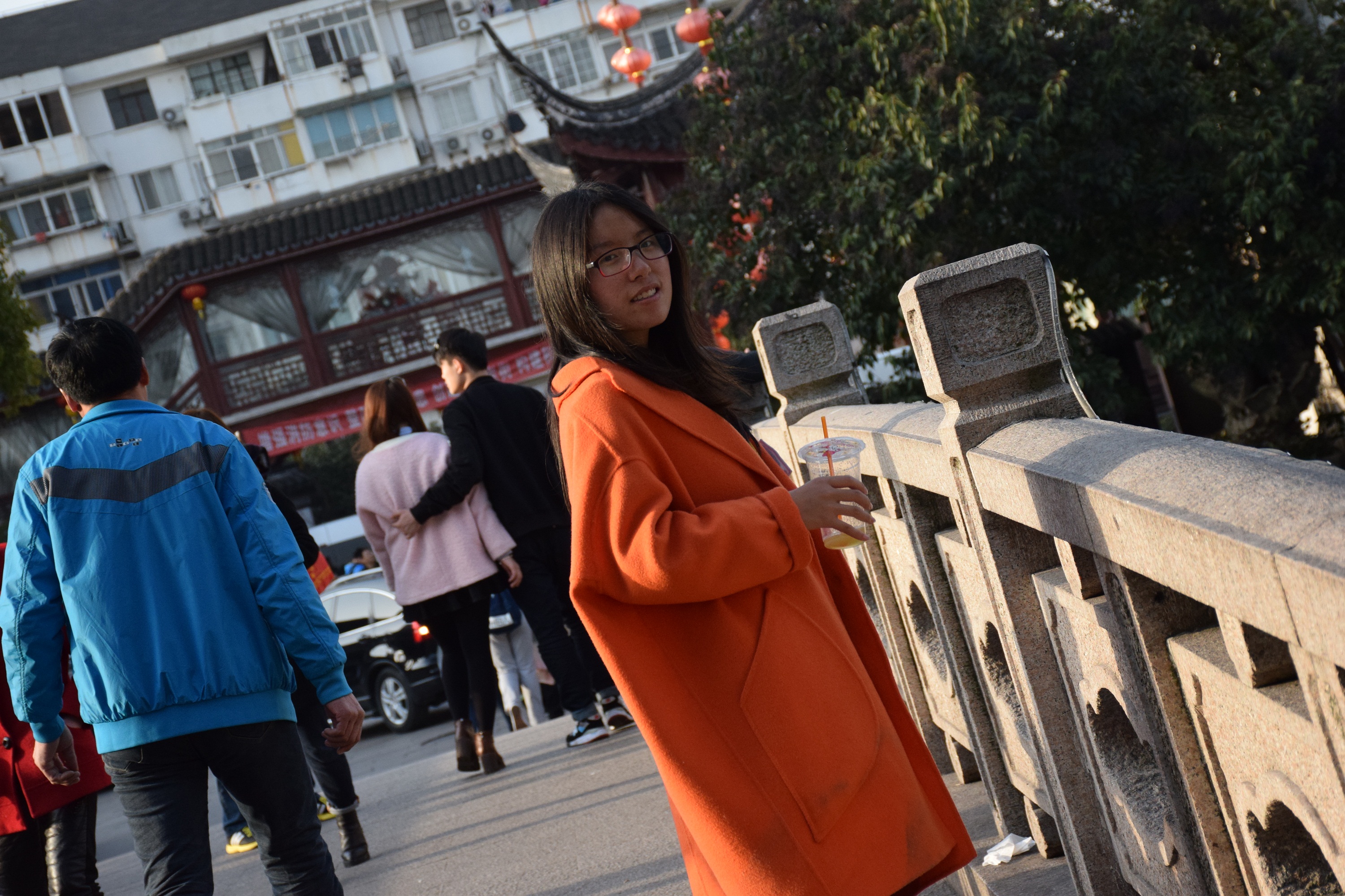 镜头下一个青涩美丽的姑娘!