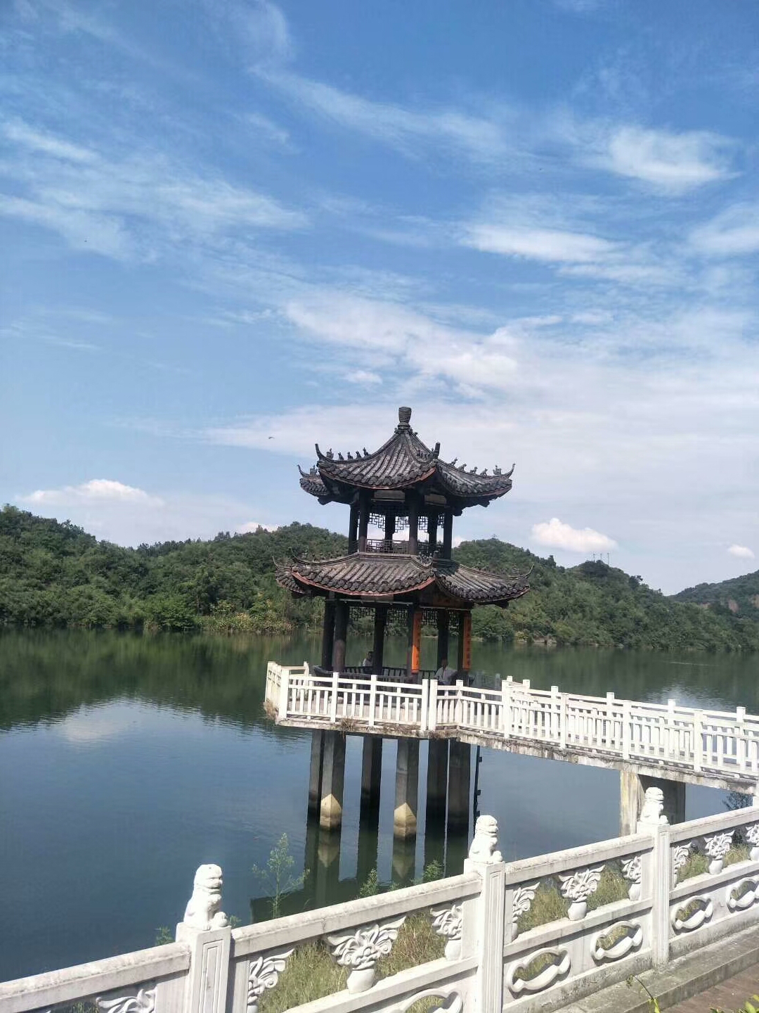 《翡翠般的小城——梅山镇》