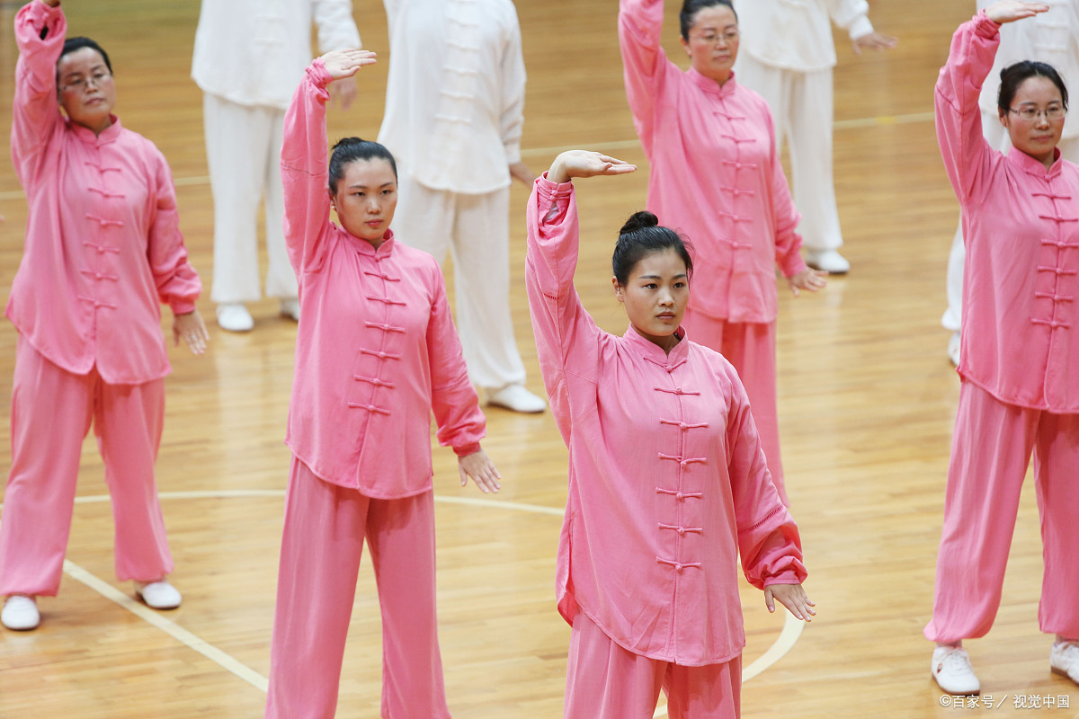 八段锦女孩:如何通过练习八段锦实现身心健康?