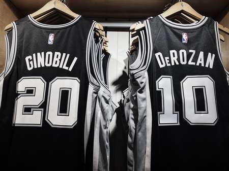 新队友!德罗赞马刺球衣已在nba官方商城上架