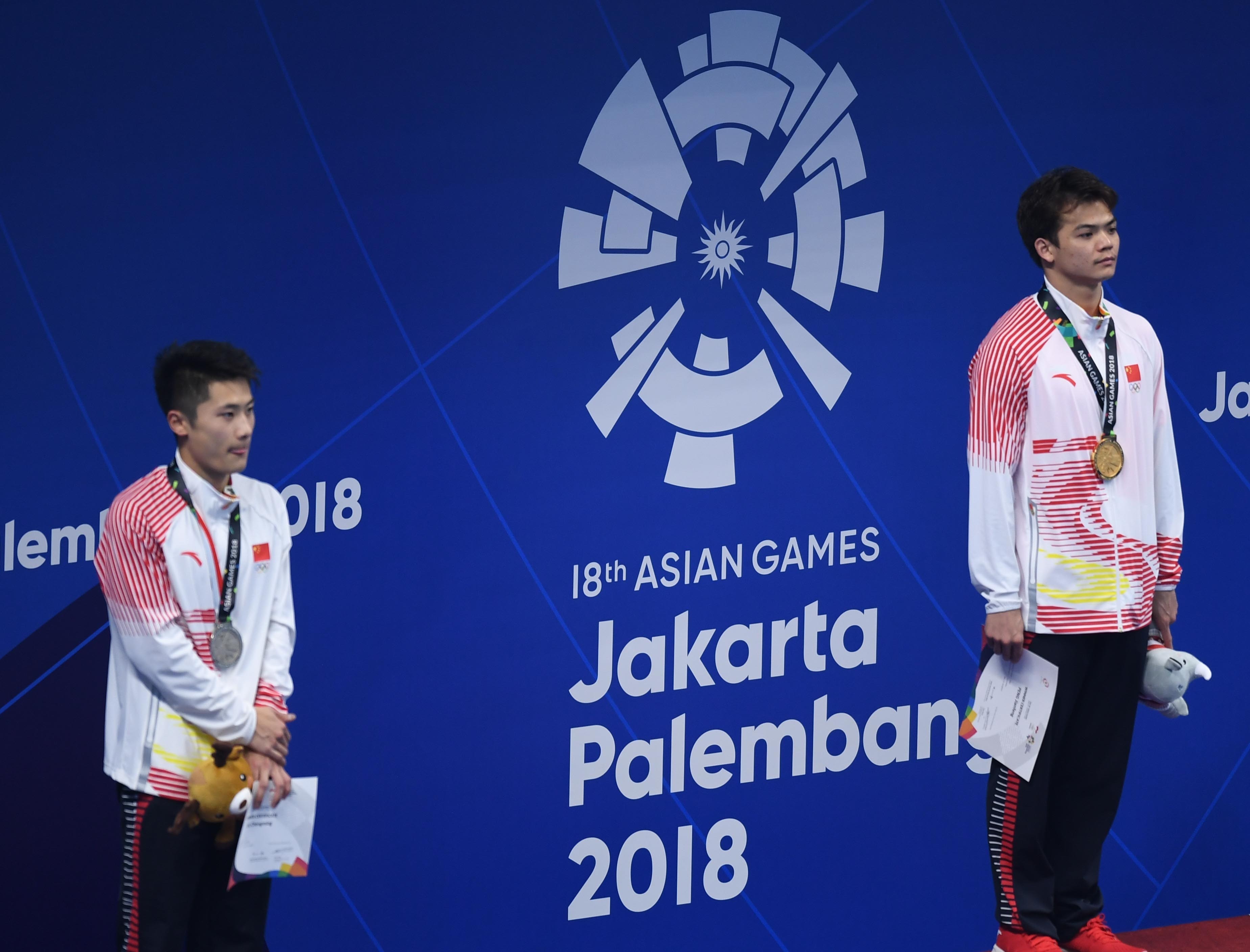 跳水——男子1米板颁奖仪式举行(2)