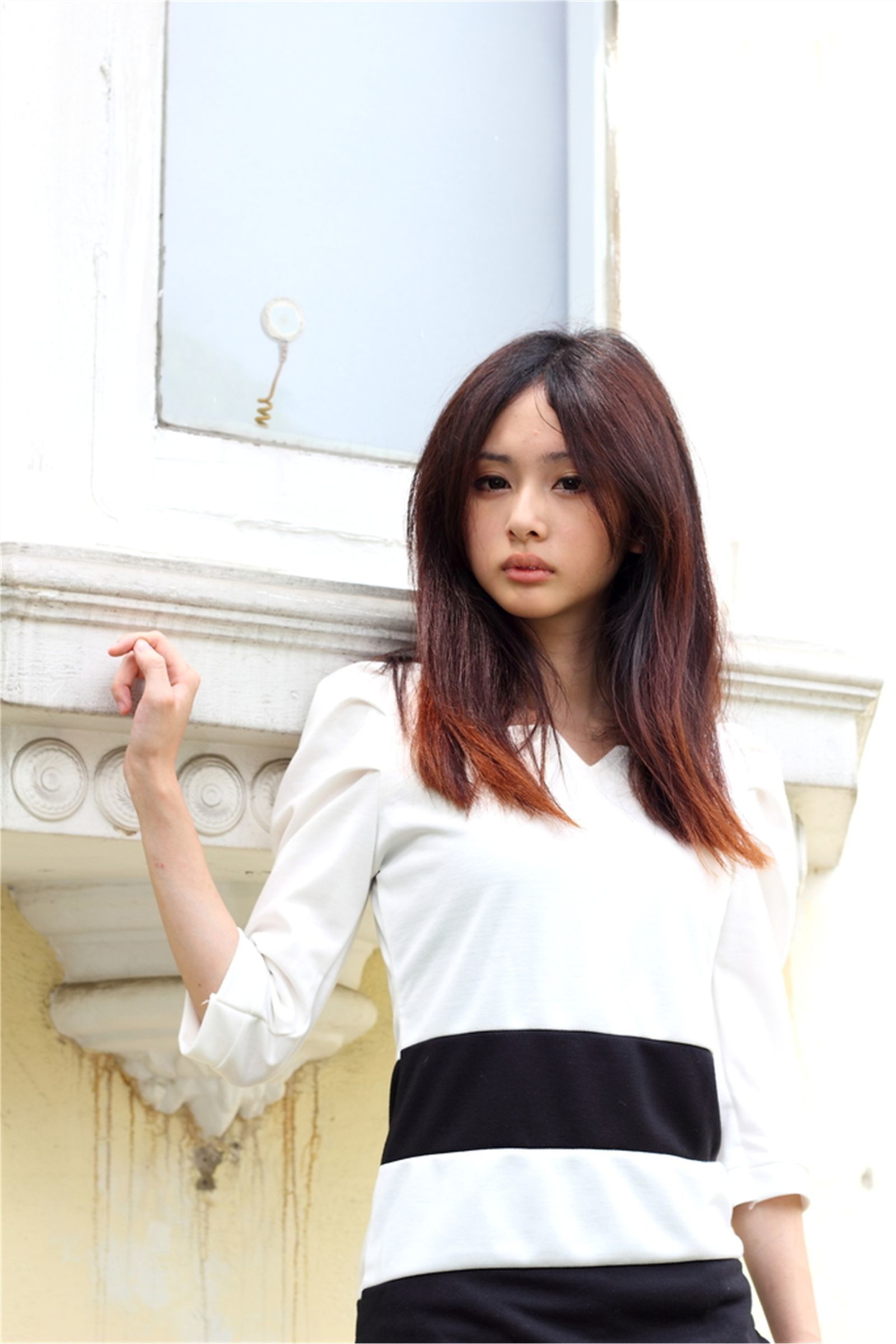 小巧玲珑的女孩精致的面容