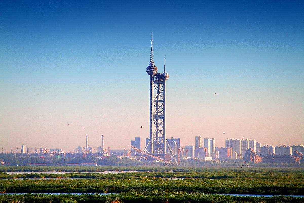 大庆和齐齐哈尔都是黑龙江省内的城市,虽然没有省会哈尔滨发展境况好