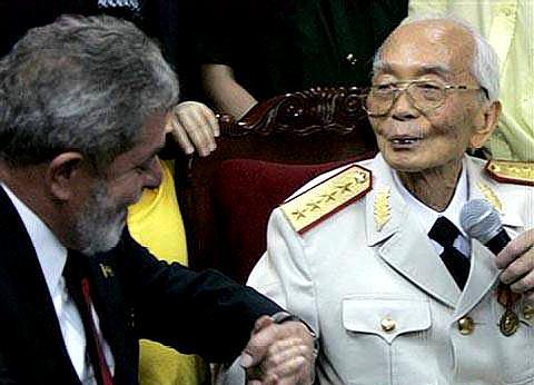 得知许世友将军挂帅,越南元帅武元甲有何反应?笑着说了2个字!