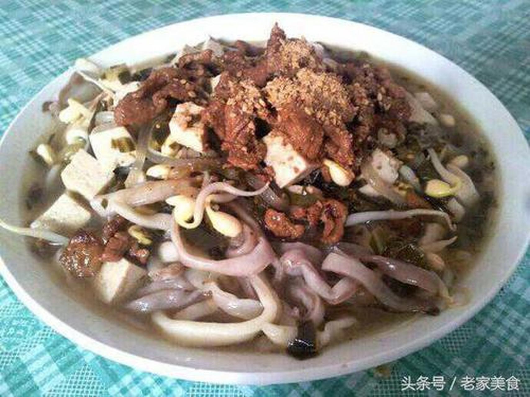 酸菜黑圪条在当地又叫浆水菜黑圪条,是山西省晋城市的一种汉族传统