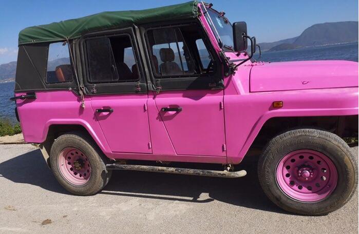 全新亮粉色北汽bj212实车亮相,瞬间吸睛无数,原来硬汉也柔情!