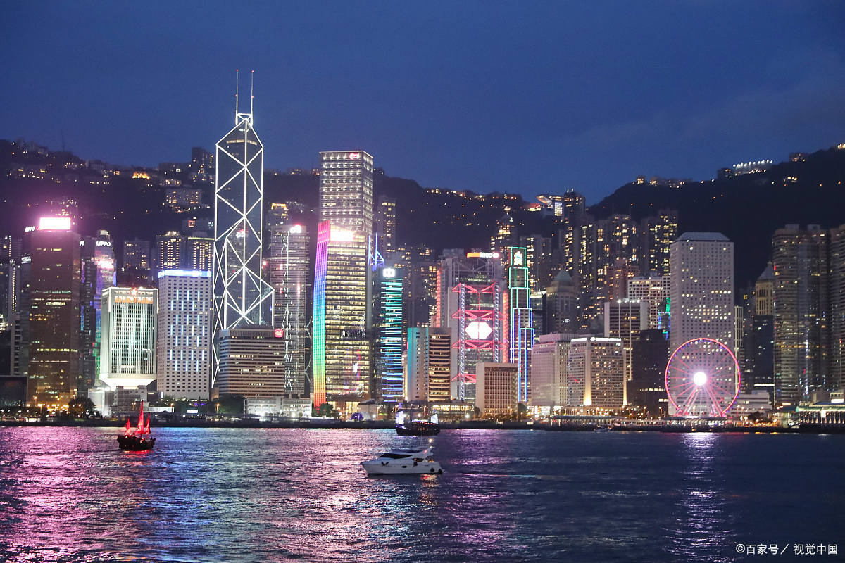 中国香港,东方之珠,购物天堂,经济繁荣,吸引着往来的游客购物