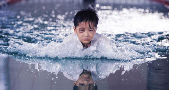 她9岁演《长江七号》周小狄,被称人小鬼大,10年后惊呆众人!