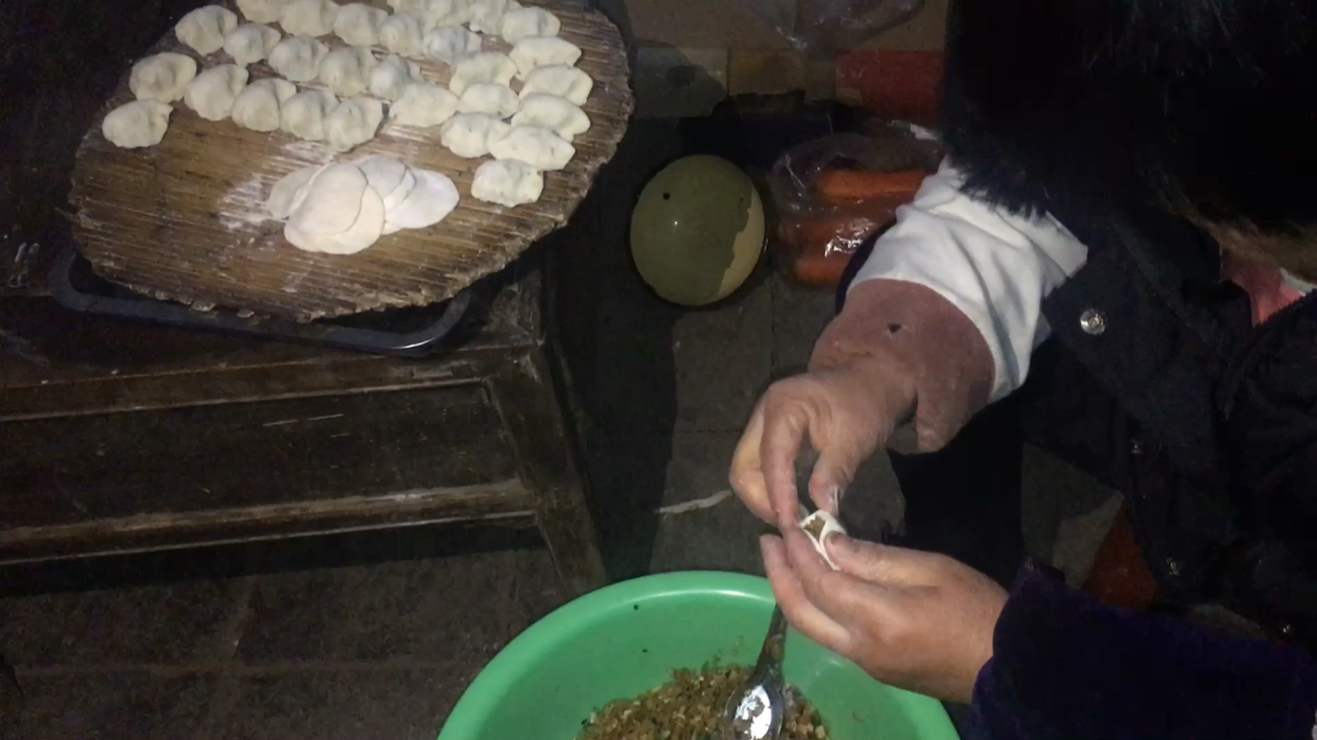 春节 真实拍摄农村过年 包饺子 全家幸福团圆 这才是年的味道